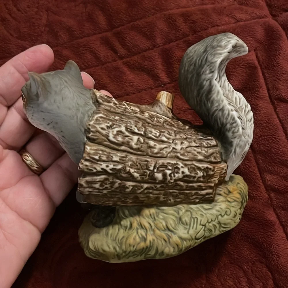 SQUIRREL! VTG Homco Masterpiece Porcelain Squirrel Figurine‎ Signed Mizuno 1986